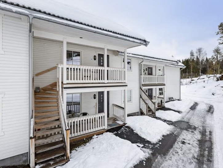 Inngangsparti (fasade malt i annen farge i dag)